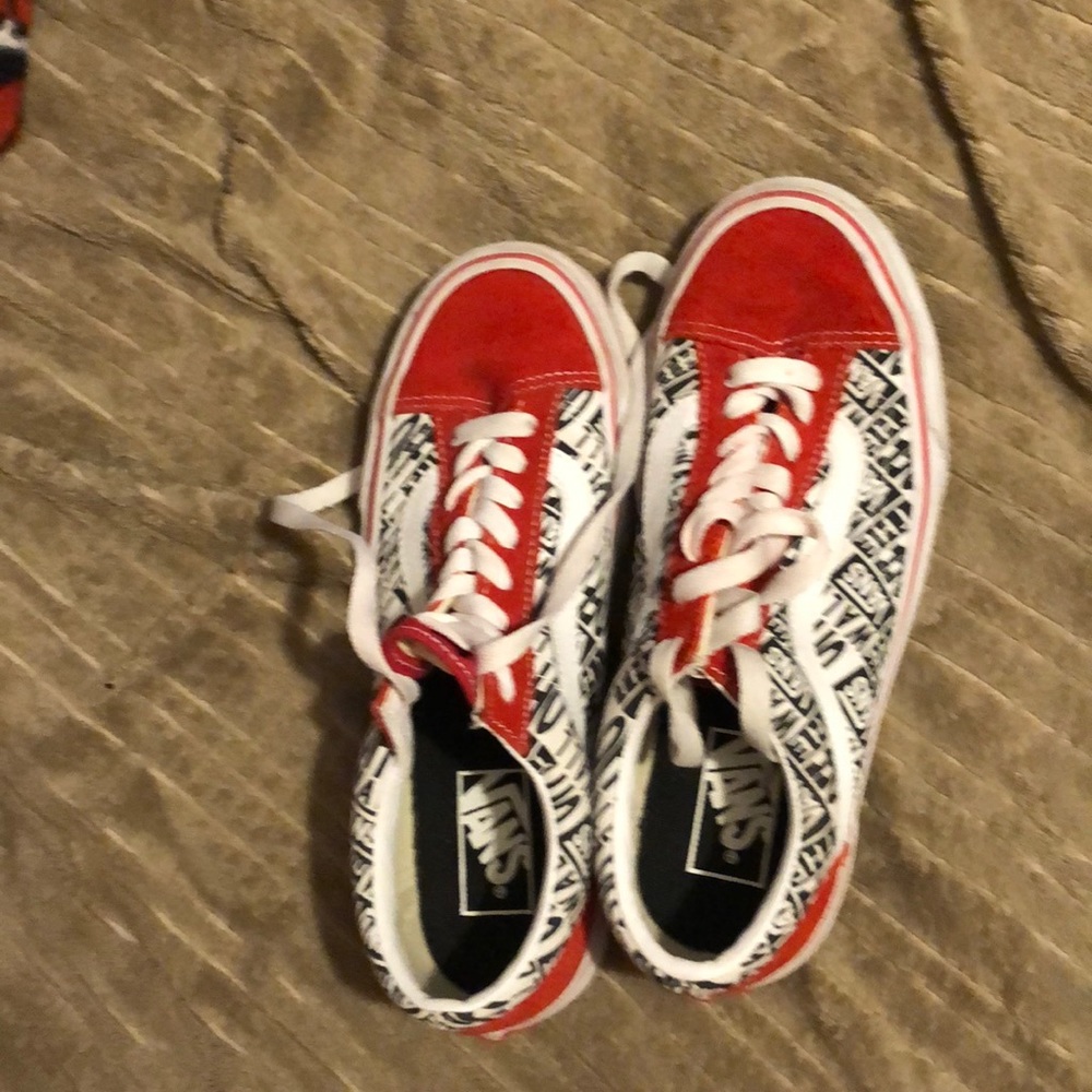 Size 6.5 vans off the wall shoes